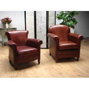 f114 - Stoel Saddleworth (l) HulshofOld Saddle Red-brown en Hamilton (r) HulshofOld Saddle Middle Brown<br />Please ring <b>01472 230332</b> for more details and <b>Pricing</b> 